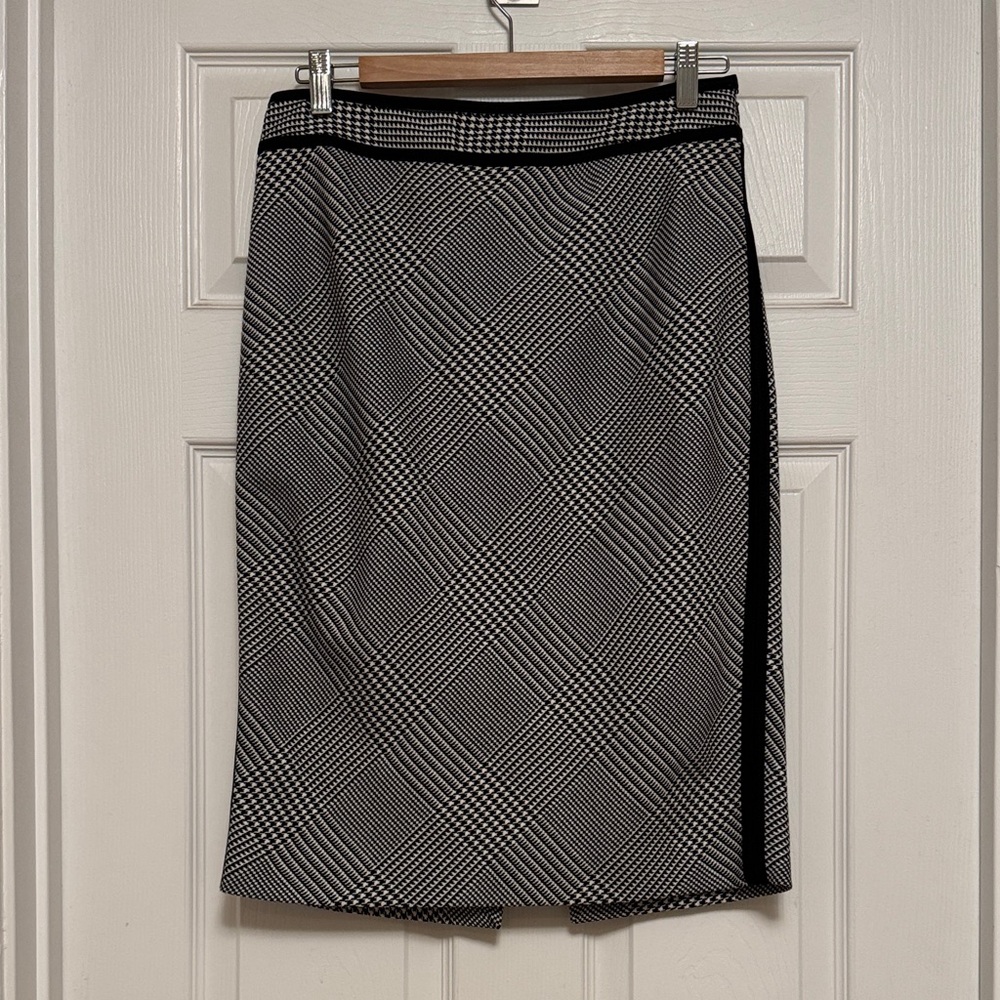 White House Black Market Monochrome Pencil Skirt